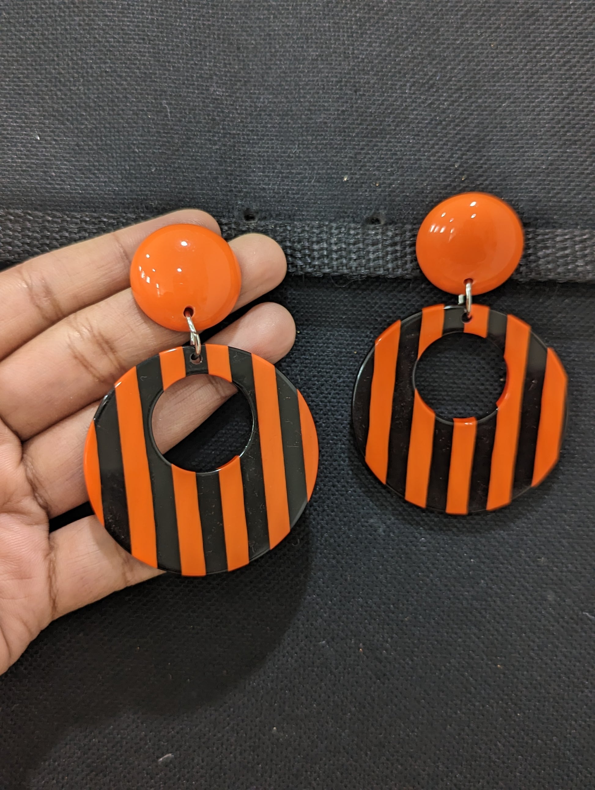 Vertical lined colorful plastic earrings