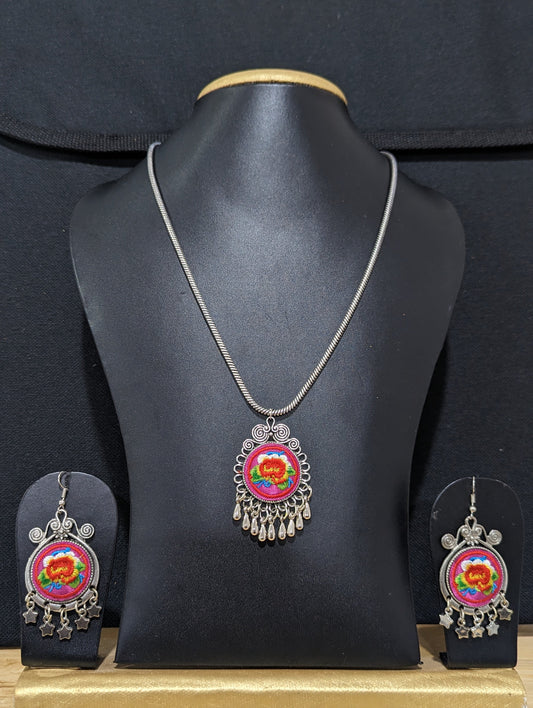 Oxidized silver embroidered pendant chain necklace and earring set