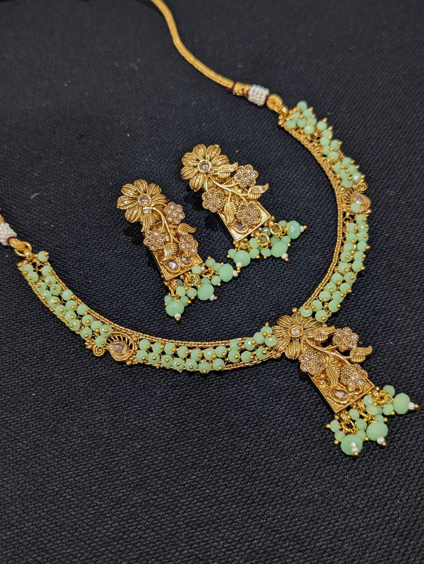Leafy Flower design Polki stone Choker Necklace and Earrings set
