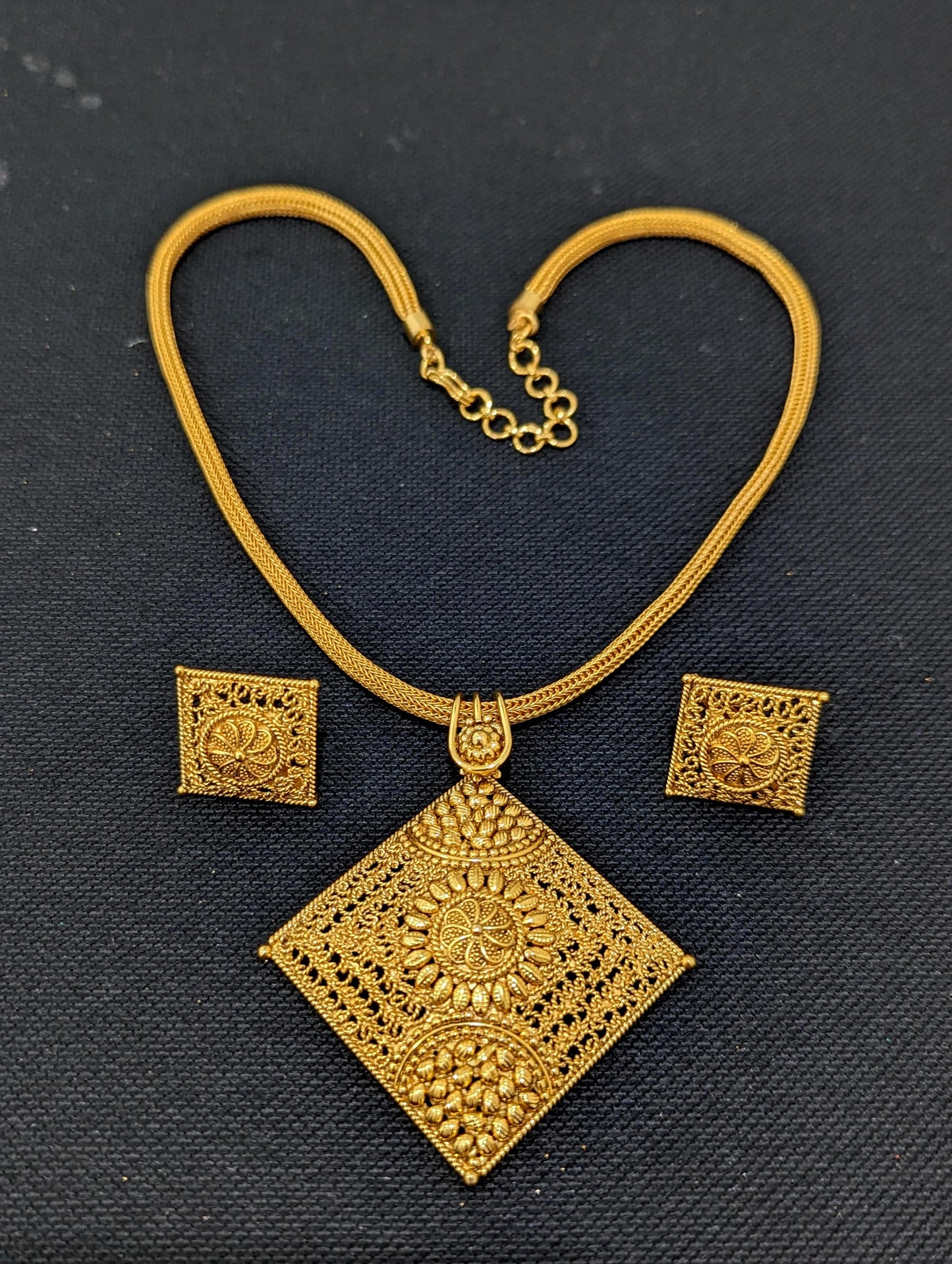 Gold look alike Pendant and Earrings Set - Design 1