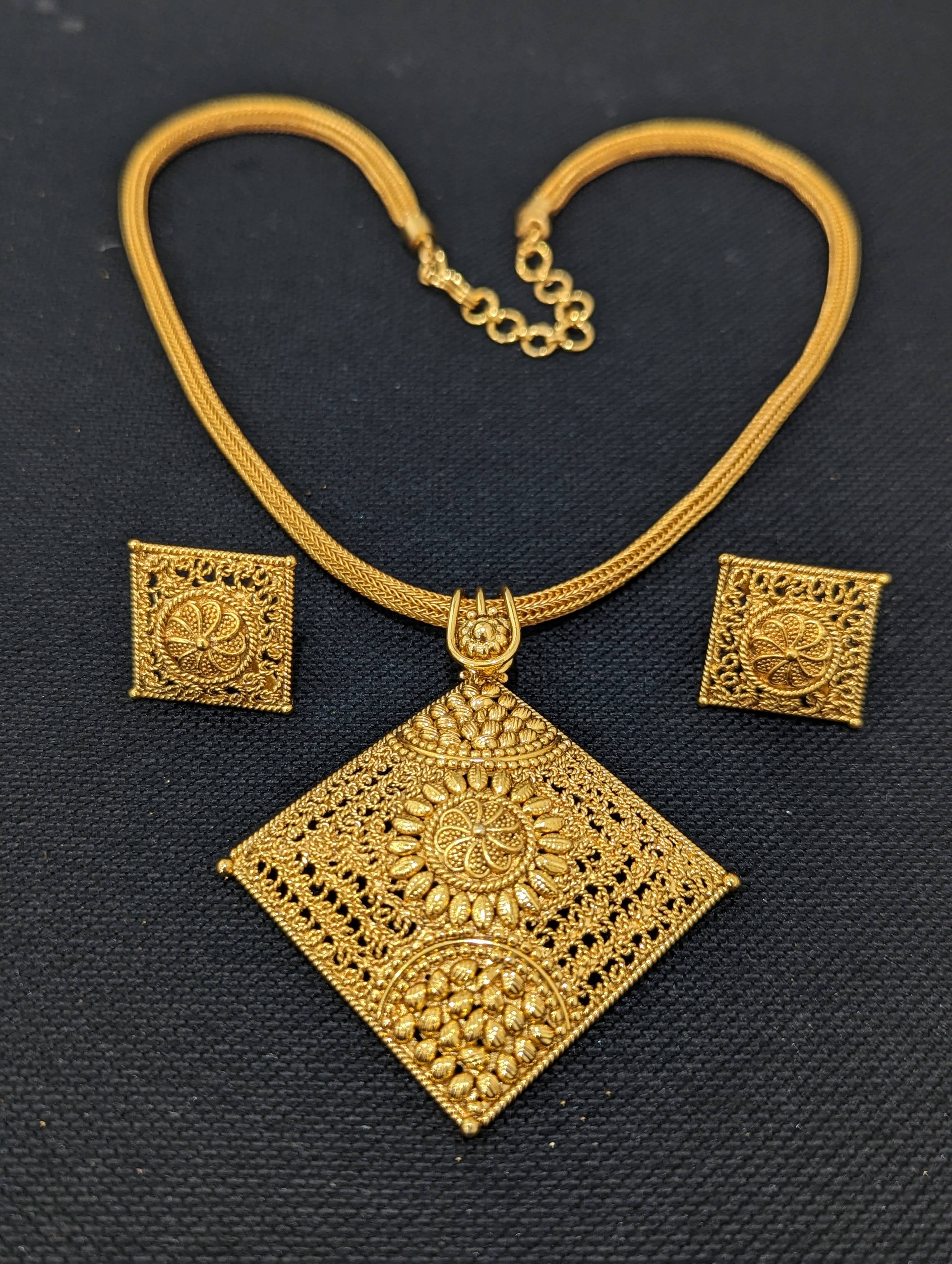 Gold look alike Pendant and Earrings Set - Design 2 – Simpliful Jewelry