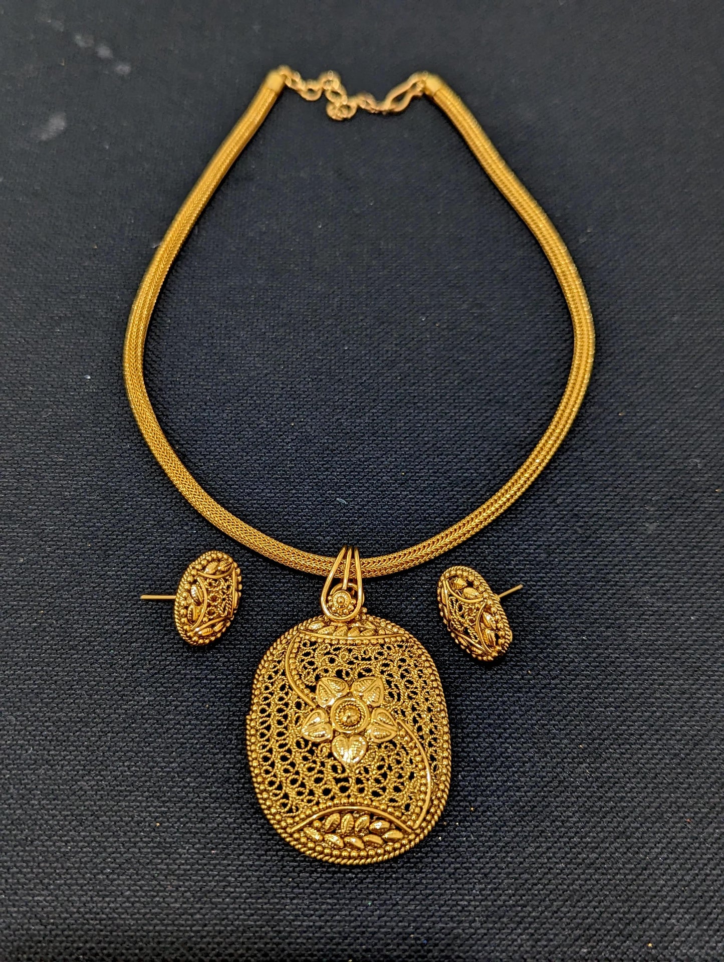 Gold look alike Pendant and Earrings Set - Design 2