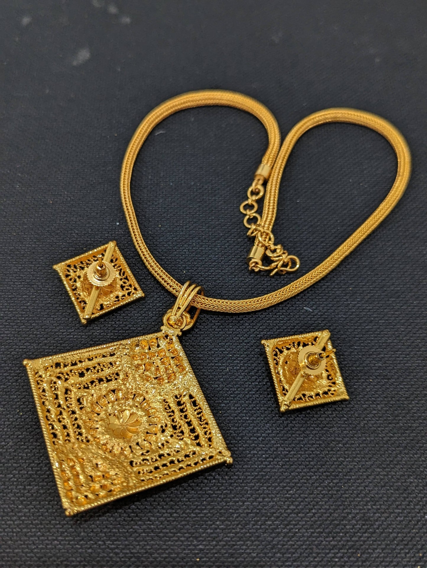 Gold look alike Pendant and Earrings Set - Design 1