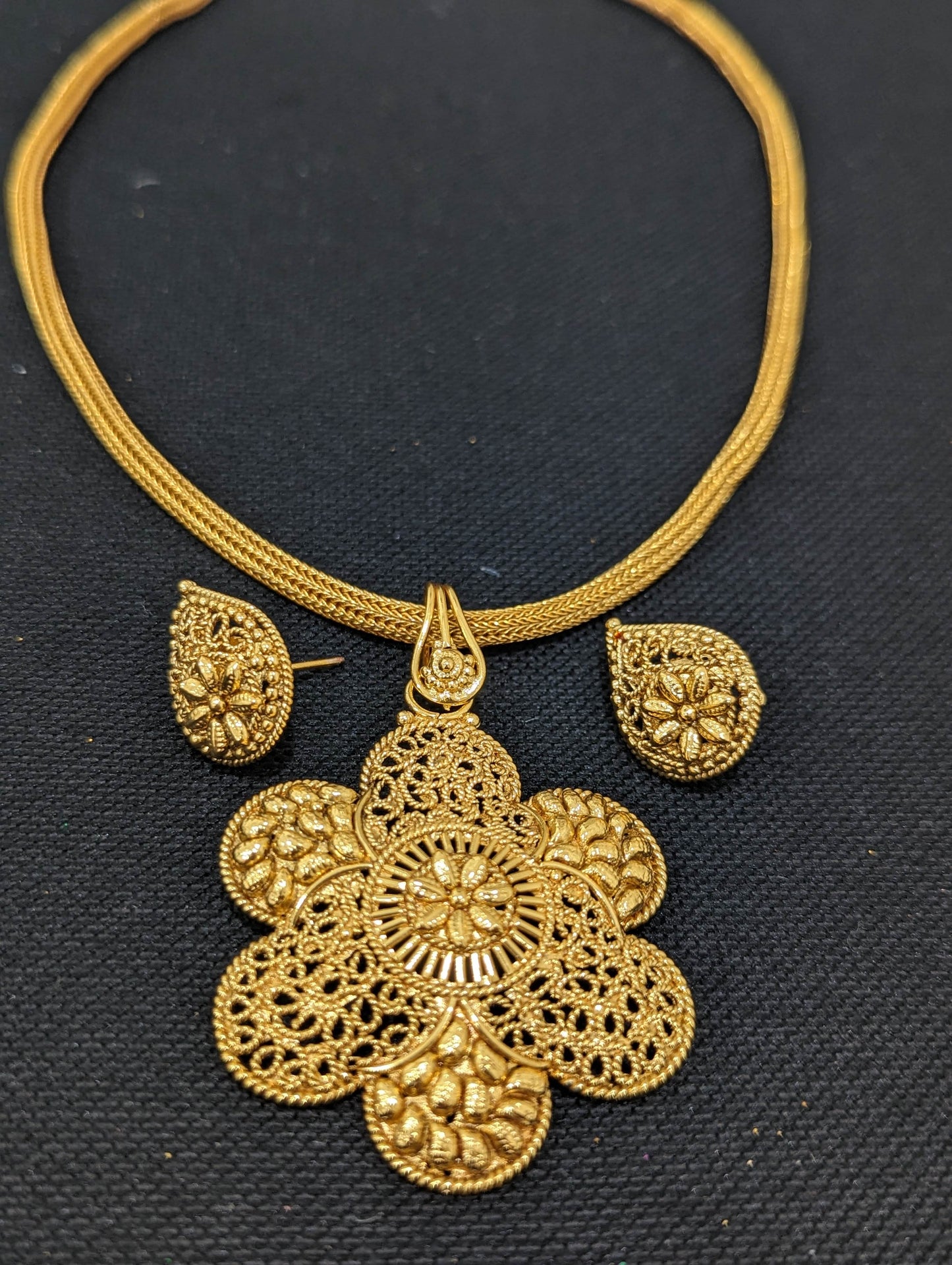 Gold look alike Pendant and Earrings Set - Design 4
