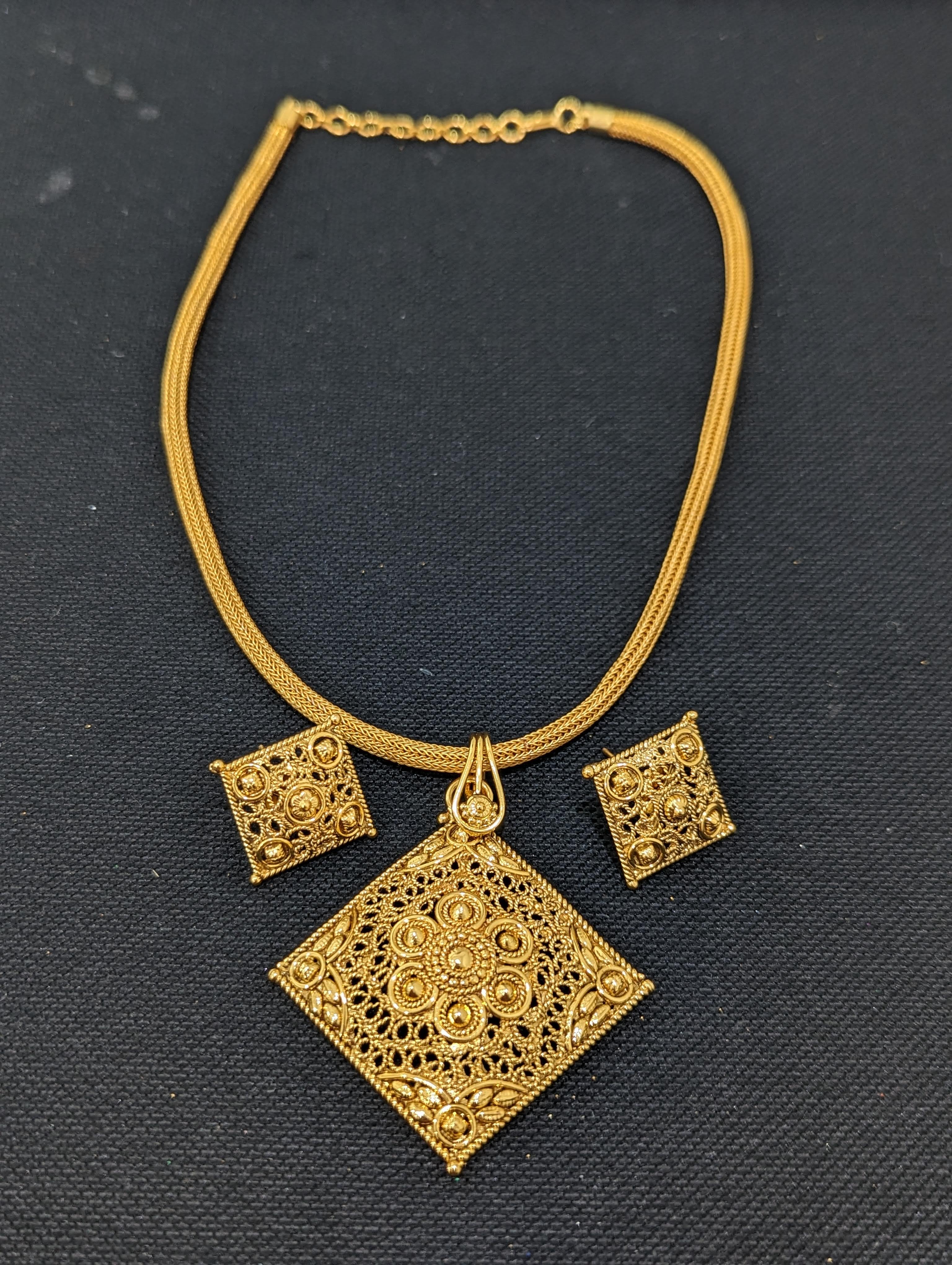 Gold pendant clearance design with earrings