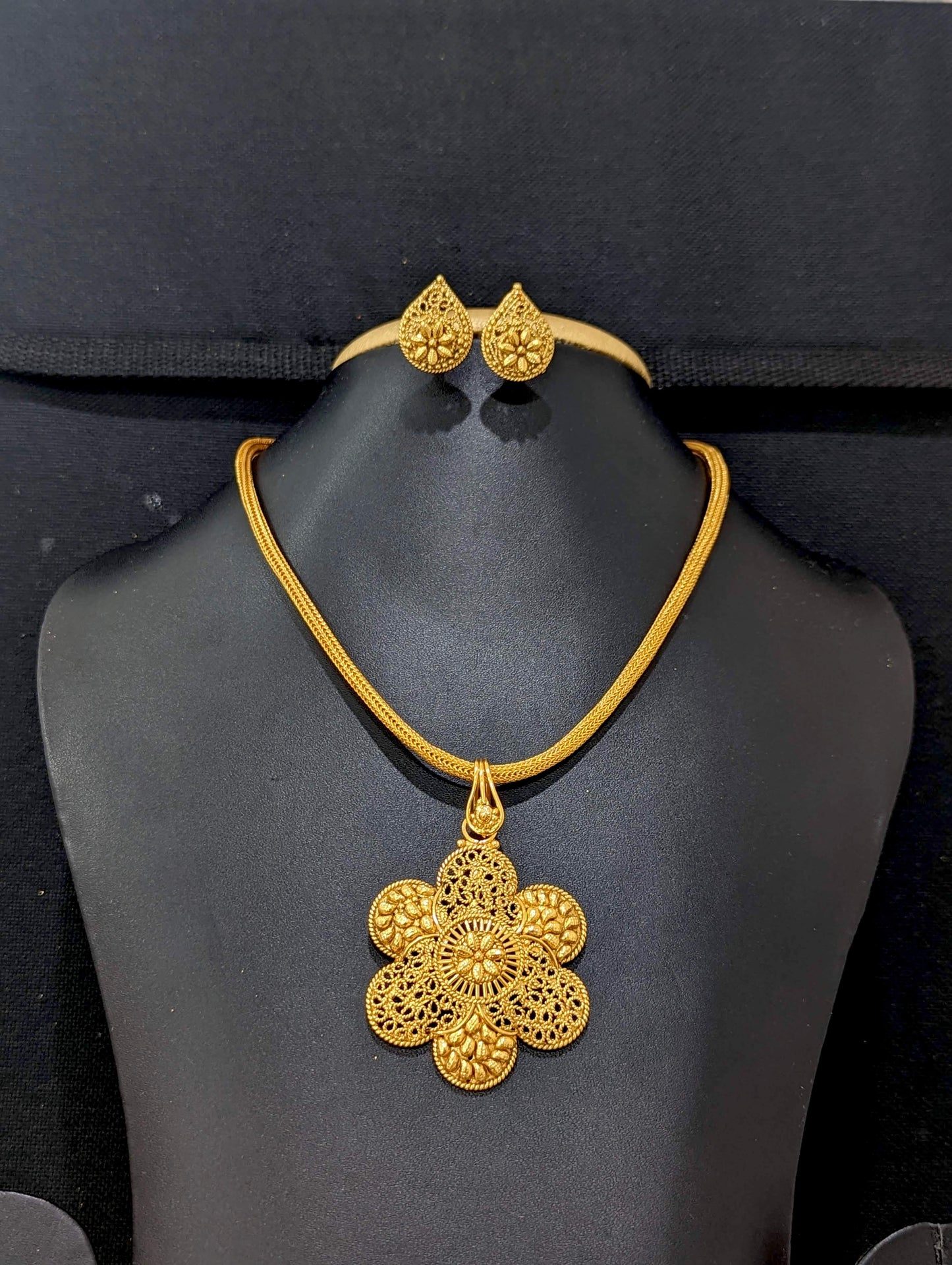 Gold look alike Pendant and Earrings Set - Design 4