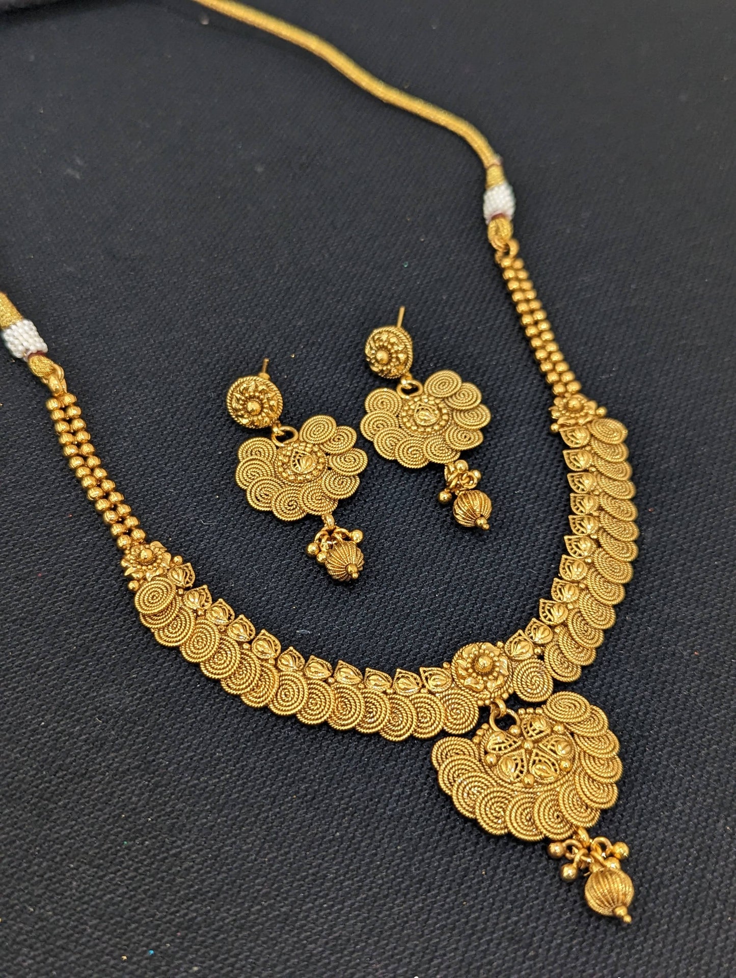 Real gold look alike Choker Necklace and Earrings set - Design 3