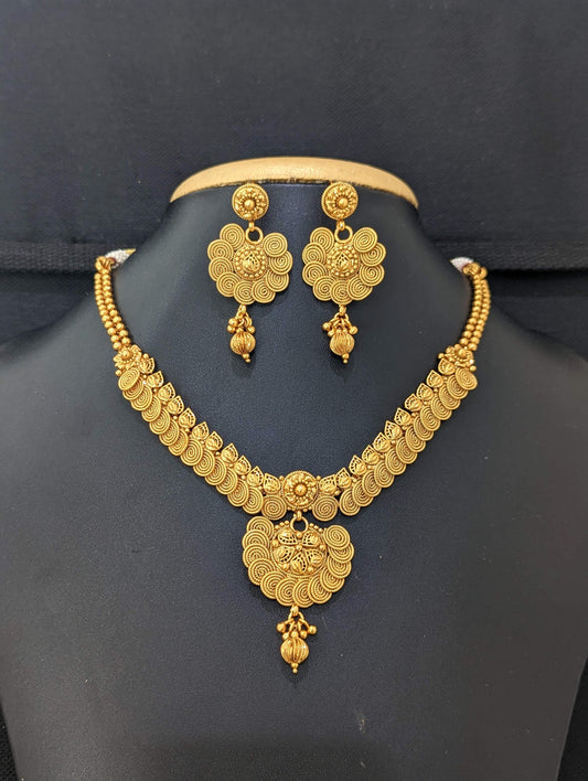 Real gold look alike Choker Necklace and Earrings set - Design 3