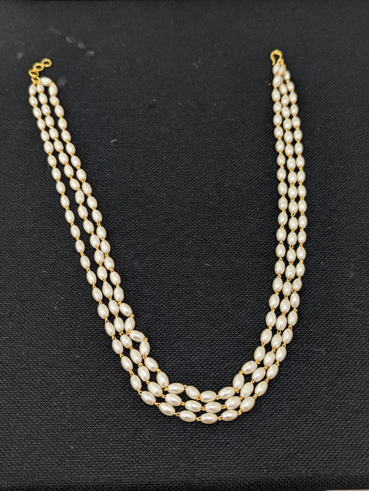 Triple stranded pearl chain Necklace