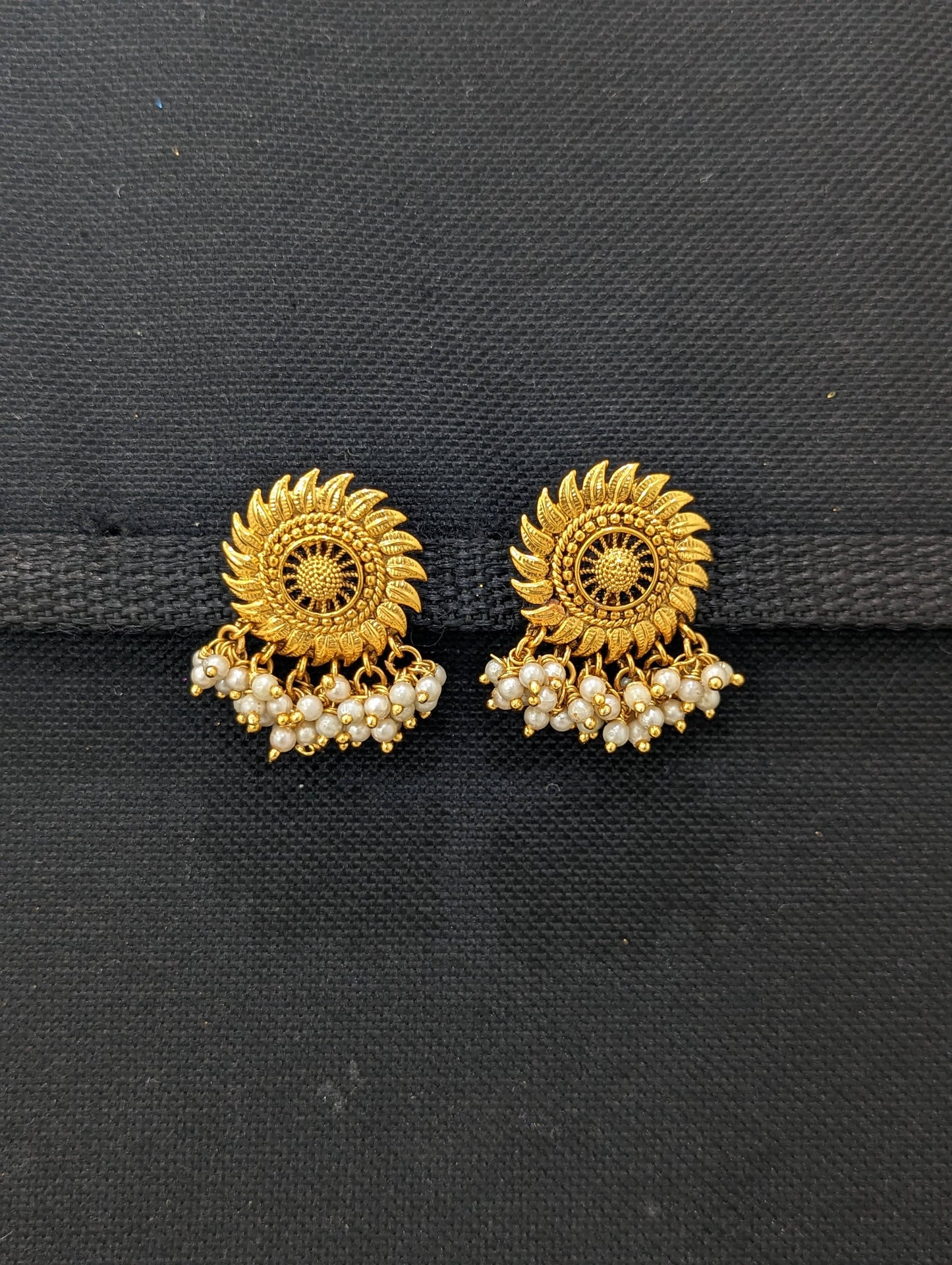 Pearl cluster bead dangling Round stud earrings