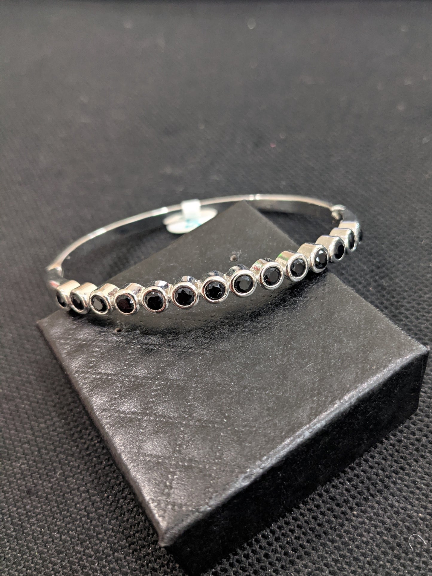 Platinum finish circle design openable Bangle Bracelet - Simpliful