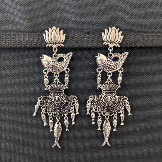 Oxidized Silver Fish design long earrings - Simpliful