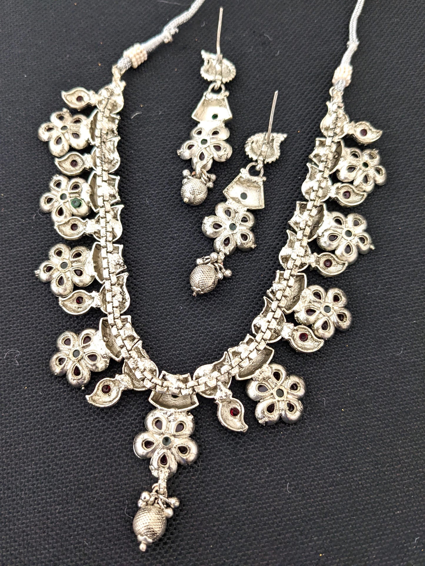 Rhodium Silver flower design kemp choker necklace and earrings set
