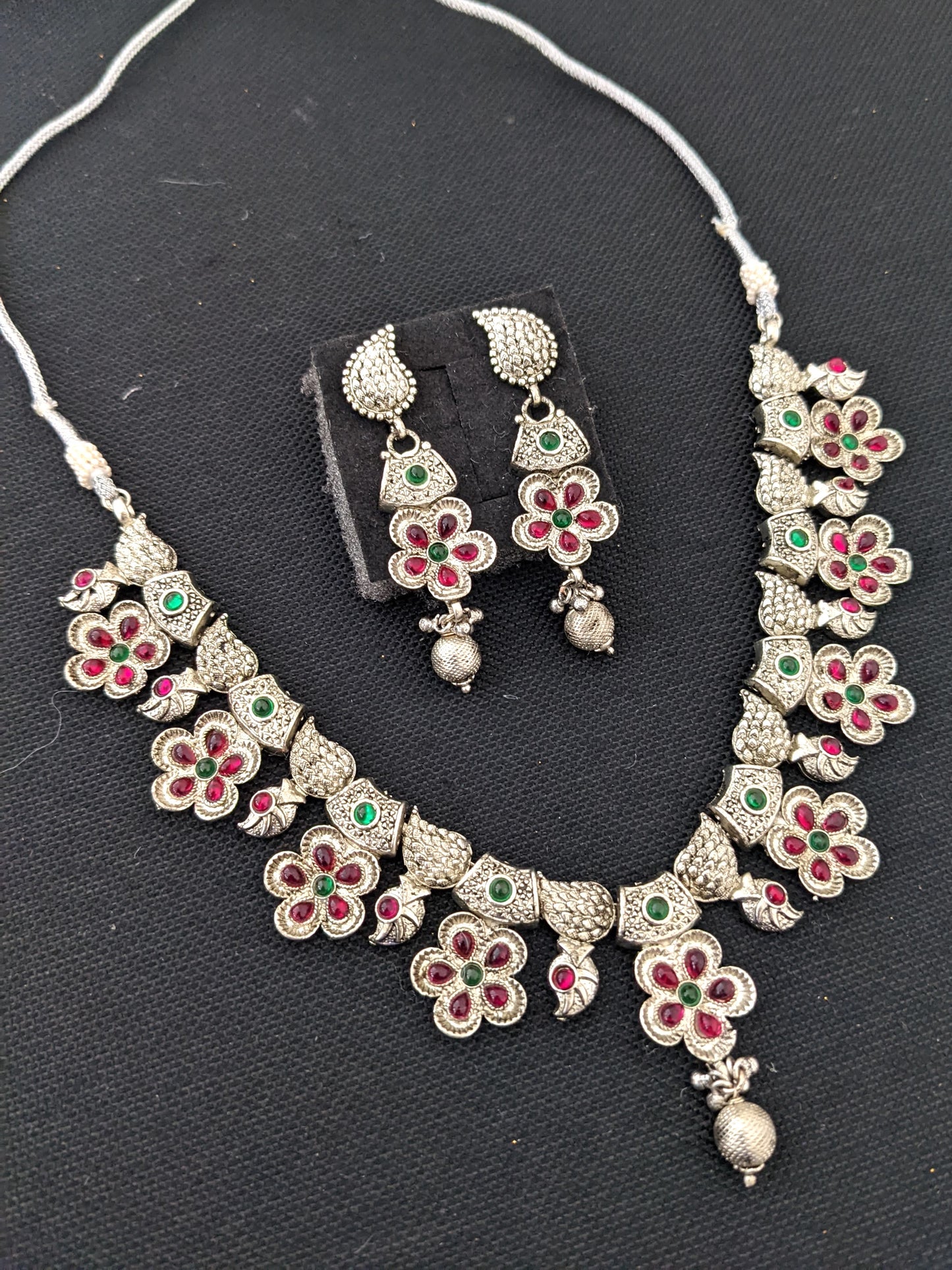 Rhodium Silver flower design kemp choker necklace and earrings set