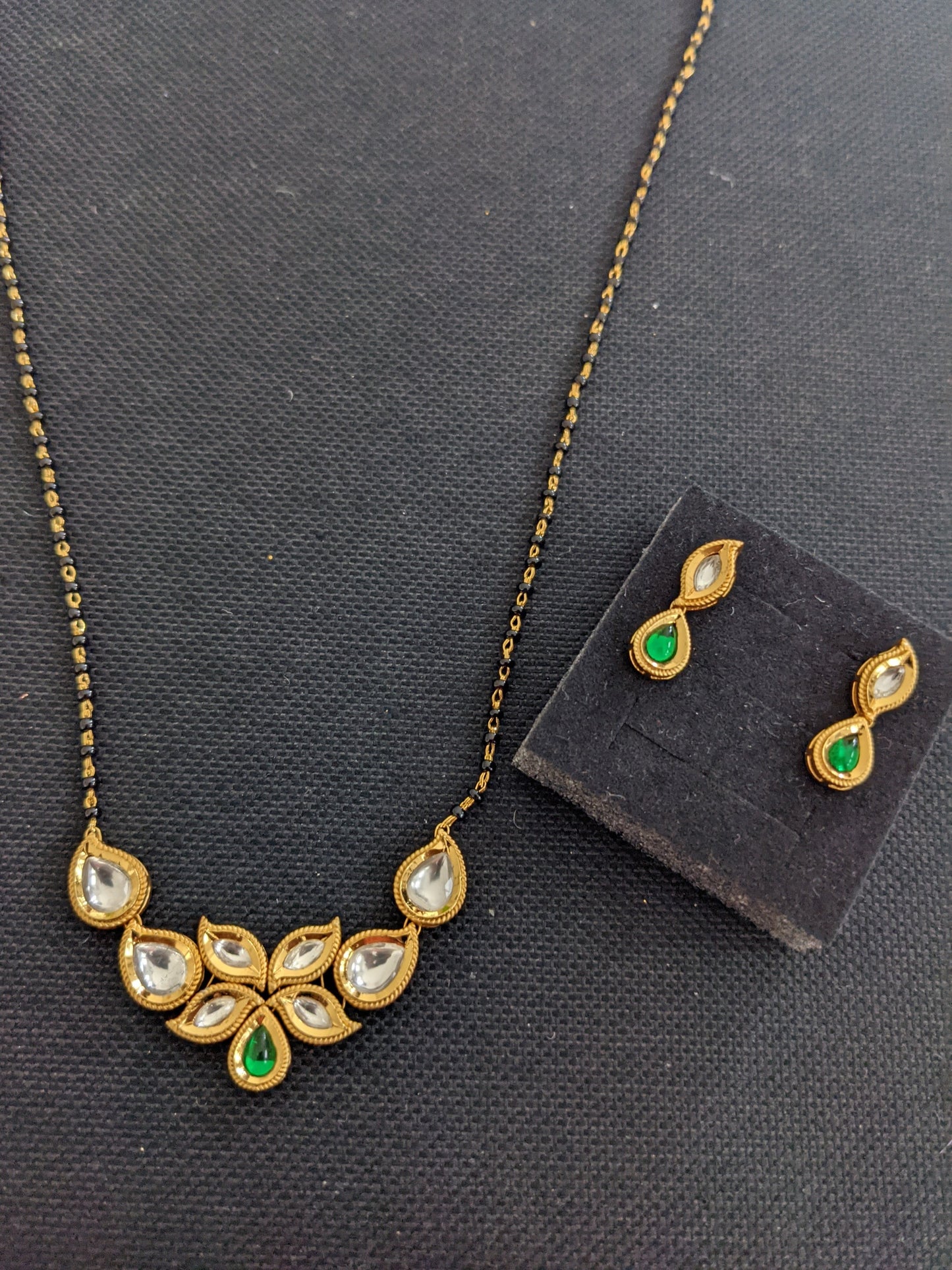 Mangalsutra - Kundan Pendant and Earrings set - Single strand chain - Design 3