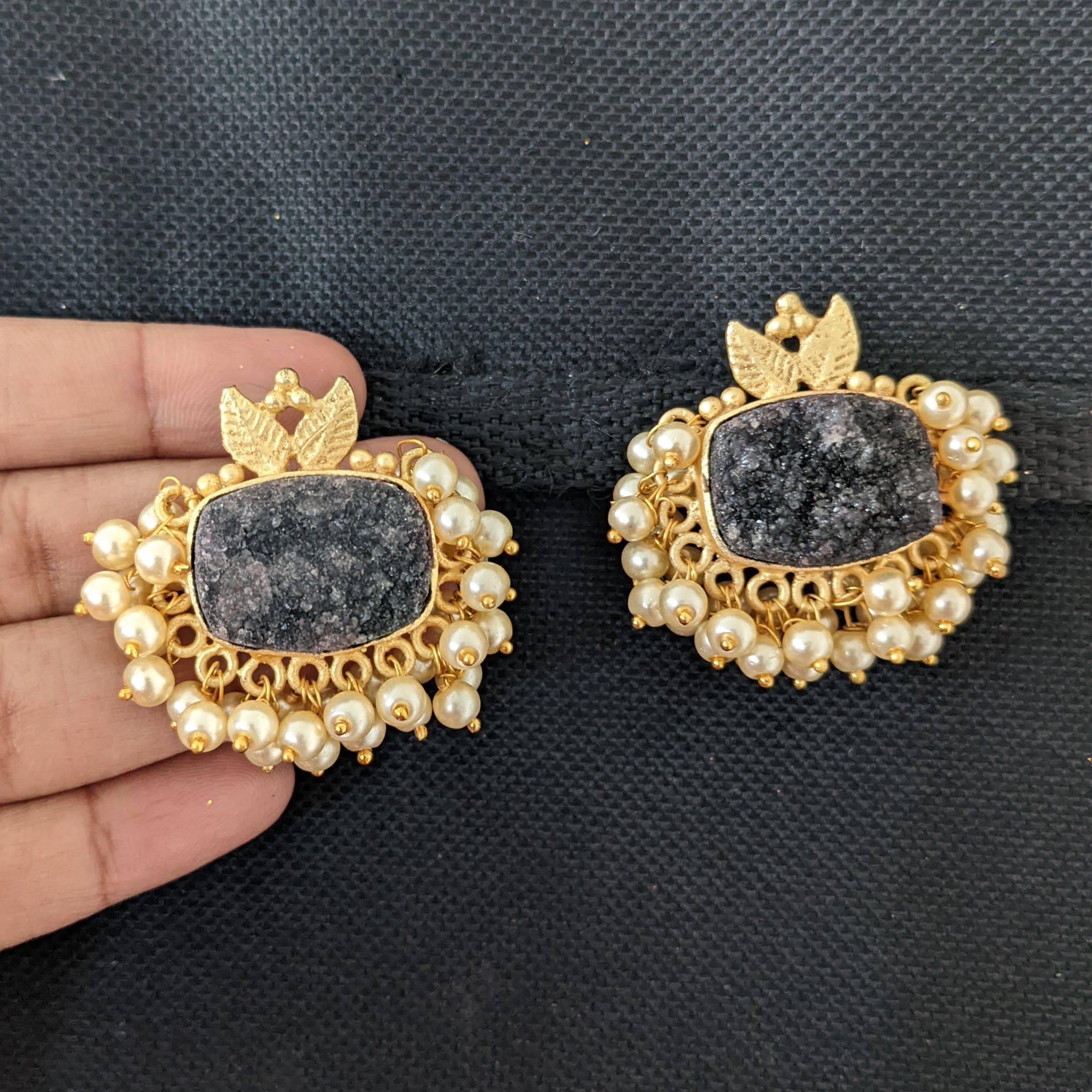 Dangling earrings with natural stone